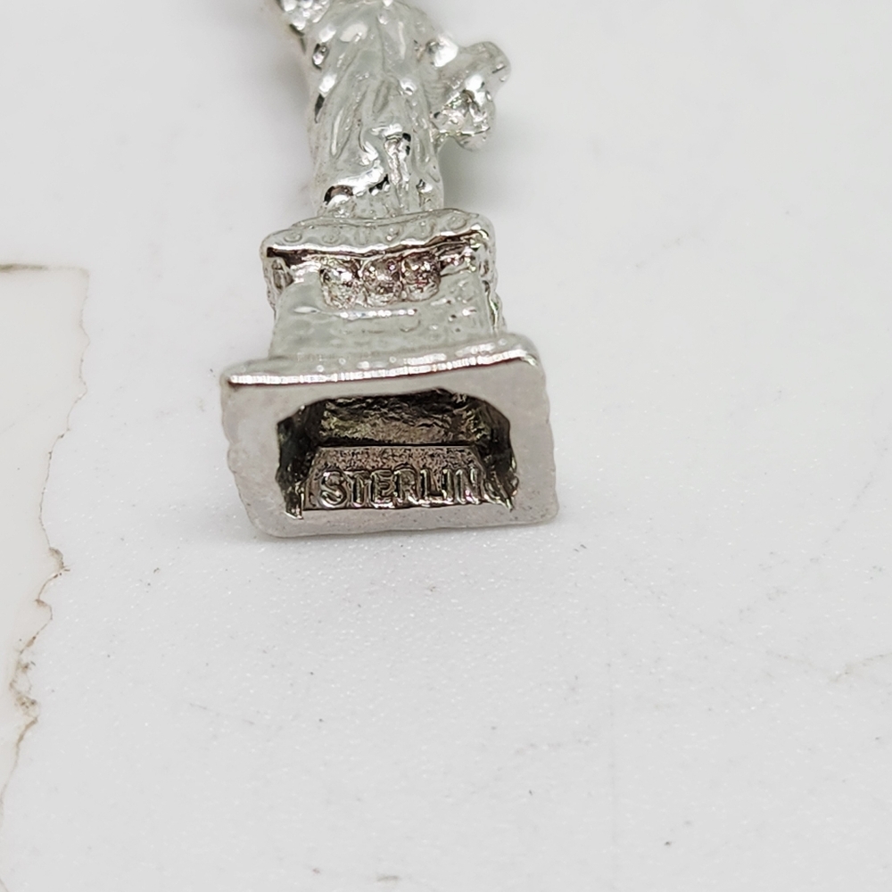 Vintage Sterling Silver Statue of Liberty Charm Pendant NYC Souvenir Figural - Picture 4 of 5